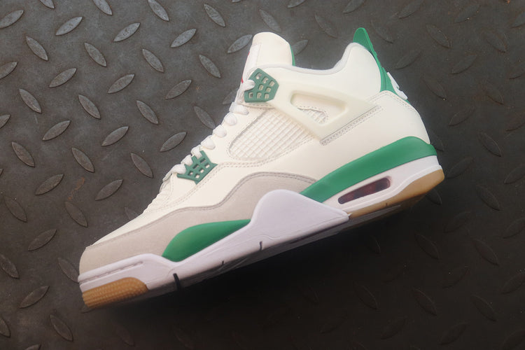 Air Jordan 4 SB Pine Green White / Green Sneakers