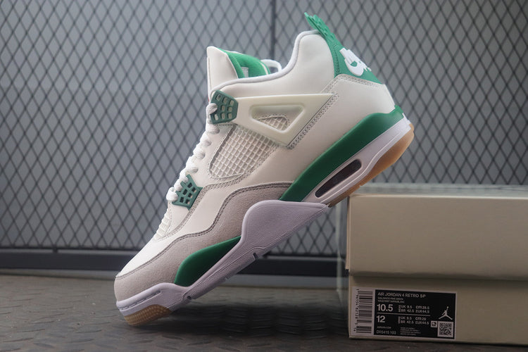 Air Jordan 4 SB Pine Green White / Green Sneakers