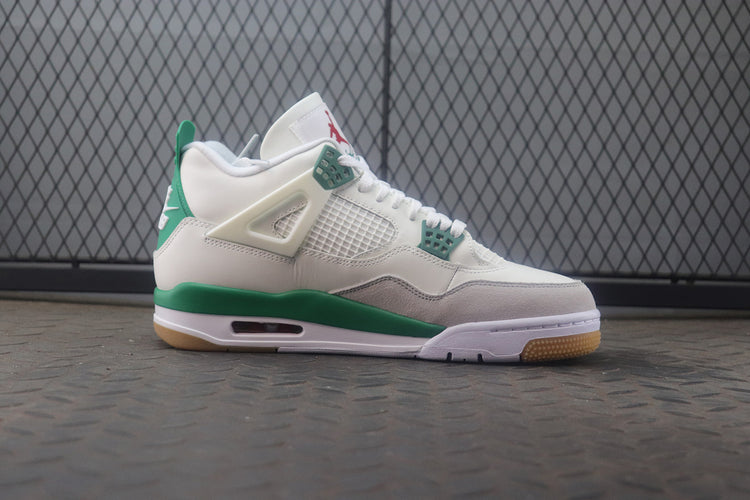 Air Jordan 4 SB Pine Green White / Green Sneakers