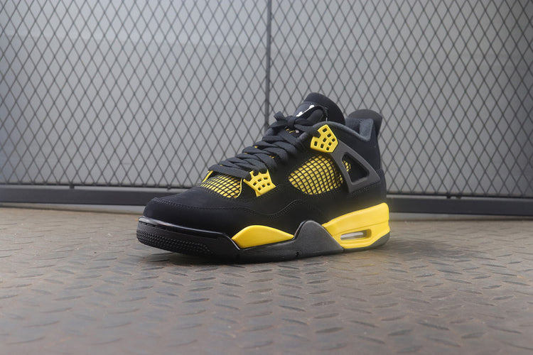 Air Jordan 4 Thunder Black / Yellow Sneakers