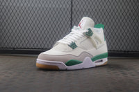 Air Jordan 4 SB Pine Green White / Green Sneakers